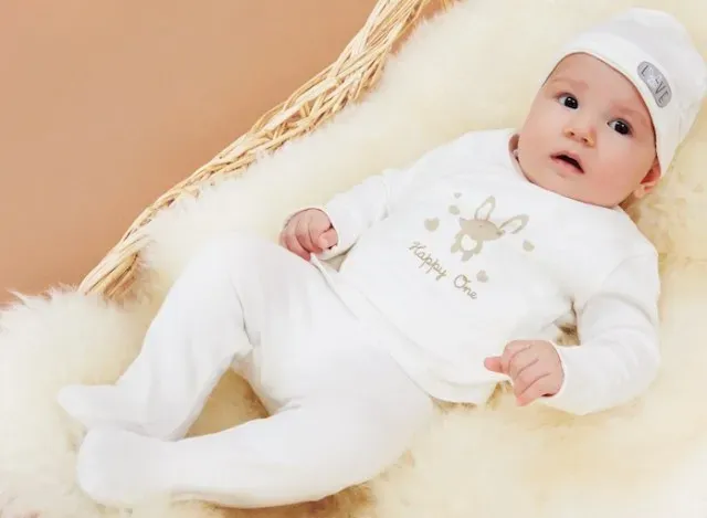 Organik Bebek Giyimi: Doğal ve Sürdürülebilir Seçenekler